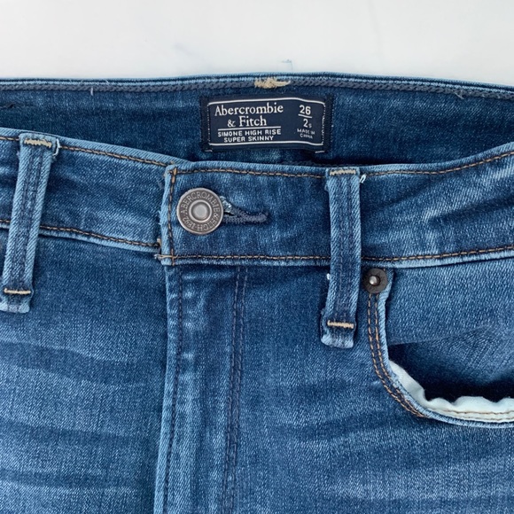 Abercrombie & Fitch Distressed Jegging Jean - Picture 3 of 3